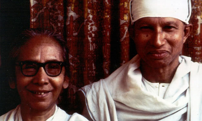 Dipa Ma, another early beloved teacher of IMS's founders, with Munindraji.