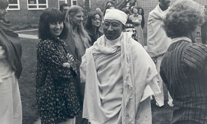 Munindraji at IMS, 1978. Sharon Salzberg is on the left, and Joseph Goldstein is at the back on the right.