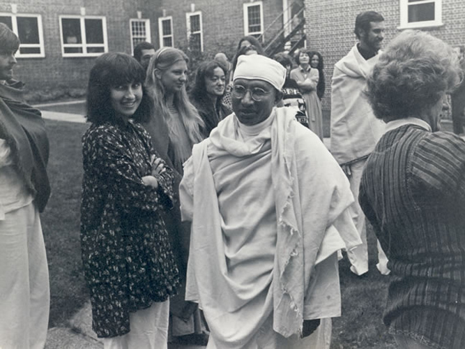 Munindraji at IMS, 1978. Sharon Salzberg is on the left, and Joseph Goldstein is at the back on the right.